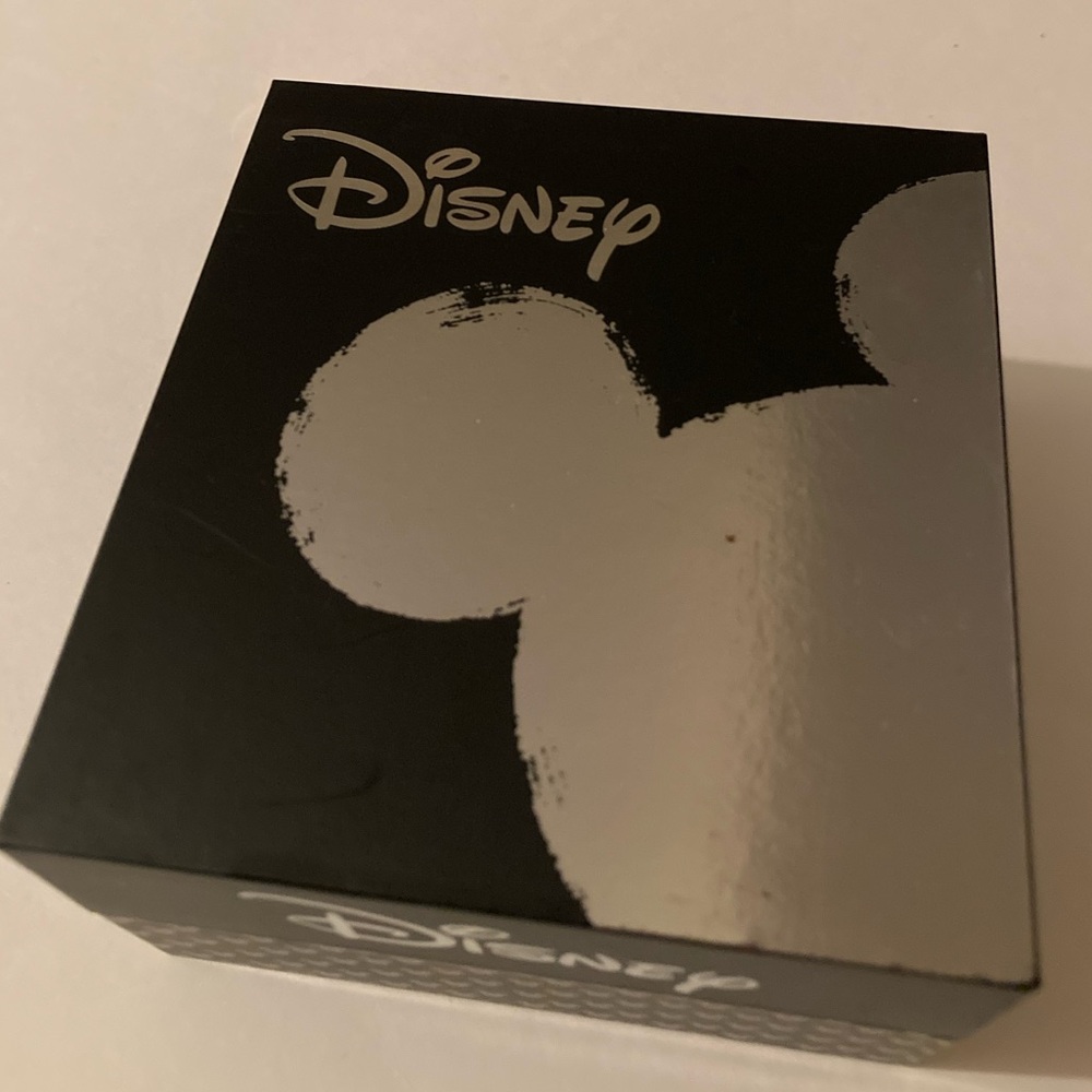 Disney Gold Tone Rectangular Mickey Mouse Watch NIB - Picture 5 of 5